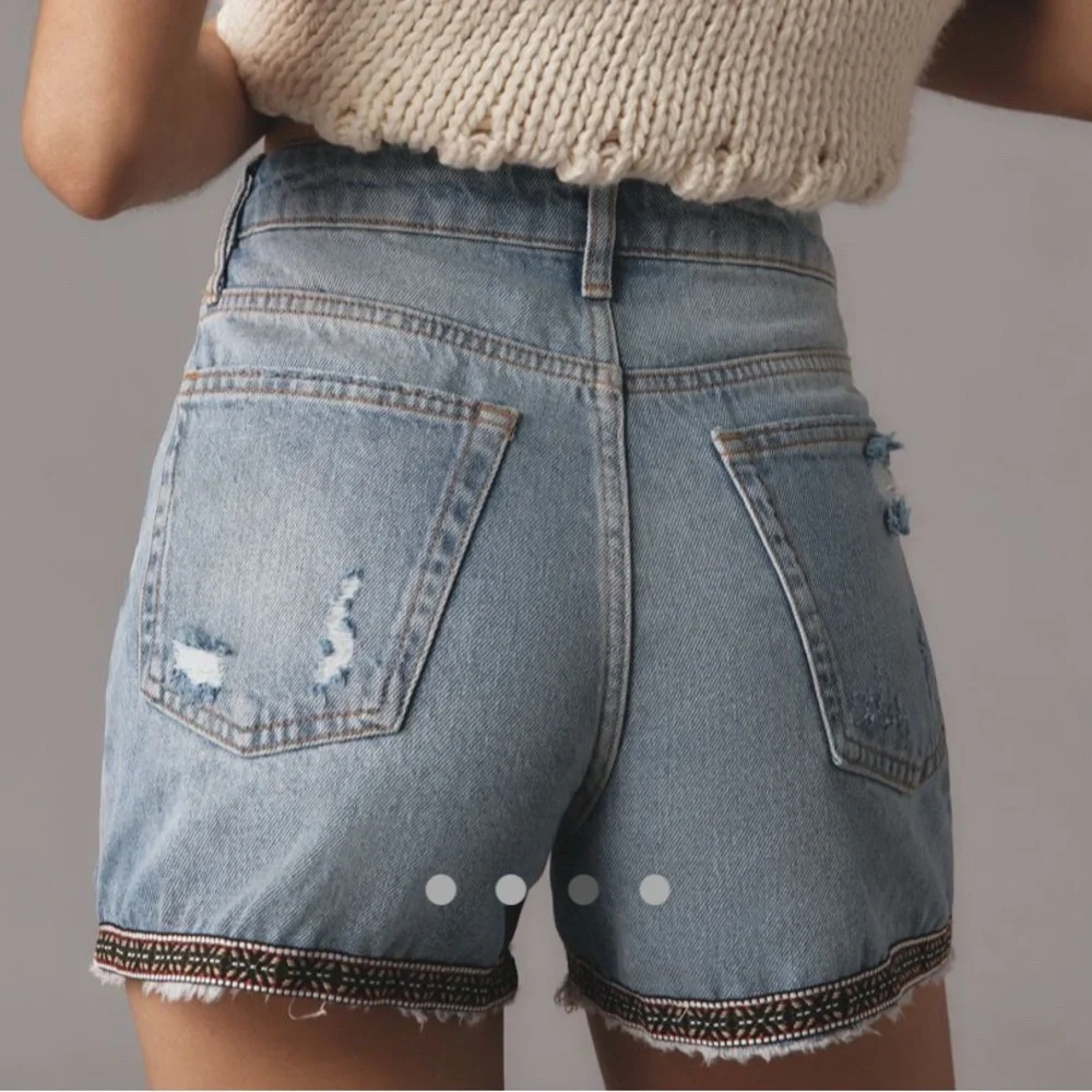 NWT Anthropologie Pilcro Distressed Embroidered Hem Denim Shorts Sz 27,28,29 - Picture 4 of 10